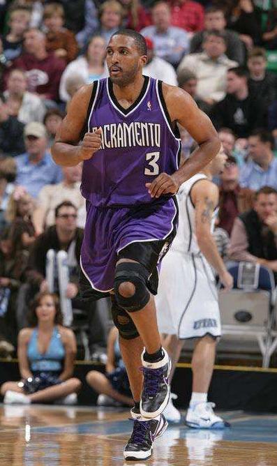 为什么nba很少打后框（NBA四大系列之一-不三不四）