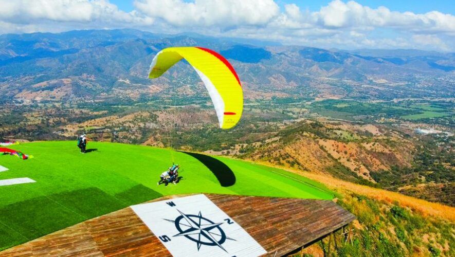 来危地马拉奇基穆拉省，体验滑翔伞的刺激
