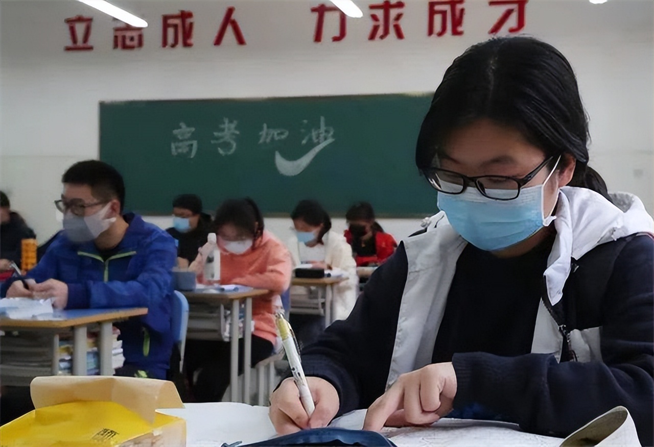 湖南女孩“千杯不醉”，一次能喝三斤白酒，去医院检查后发现问题