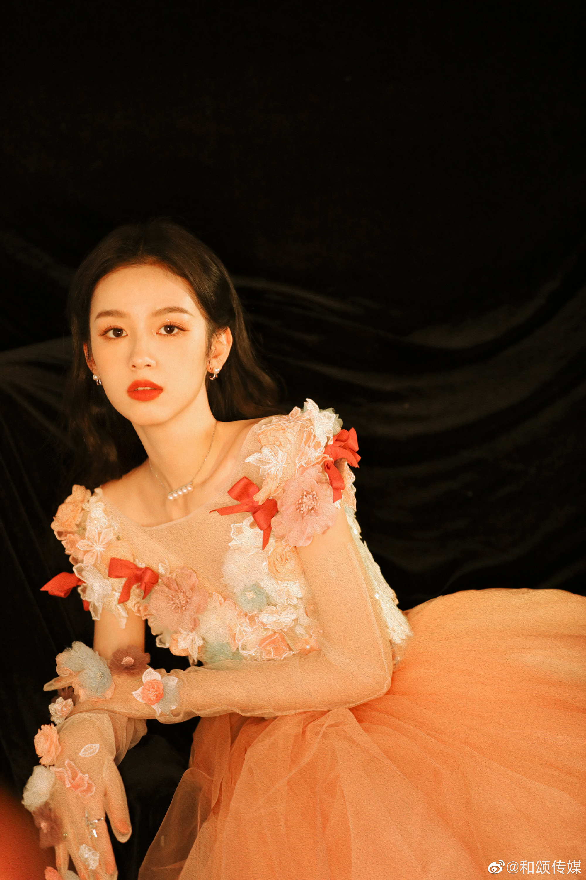 卫视春晚女星造型:赵丽颖最高贵,杨幂最典雅,关晓彤最娇媚