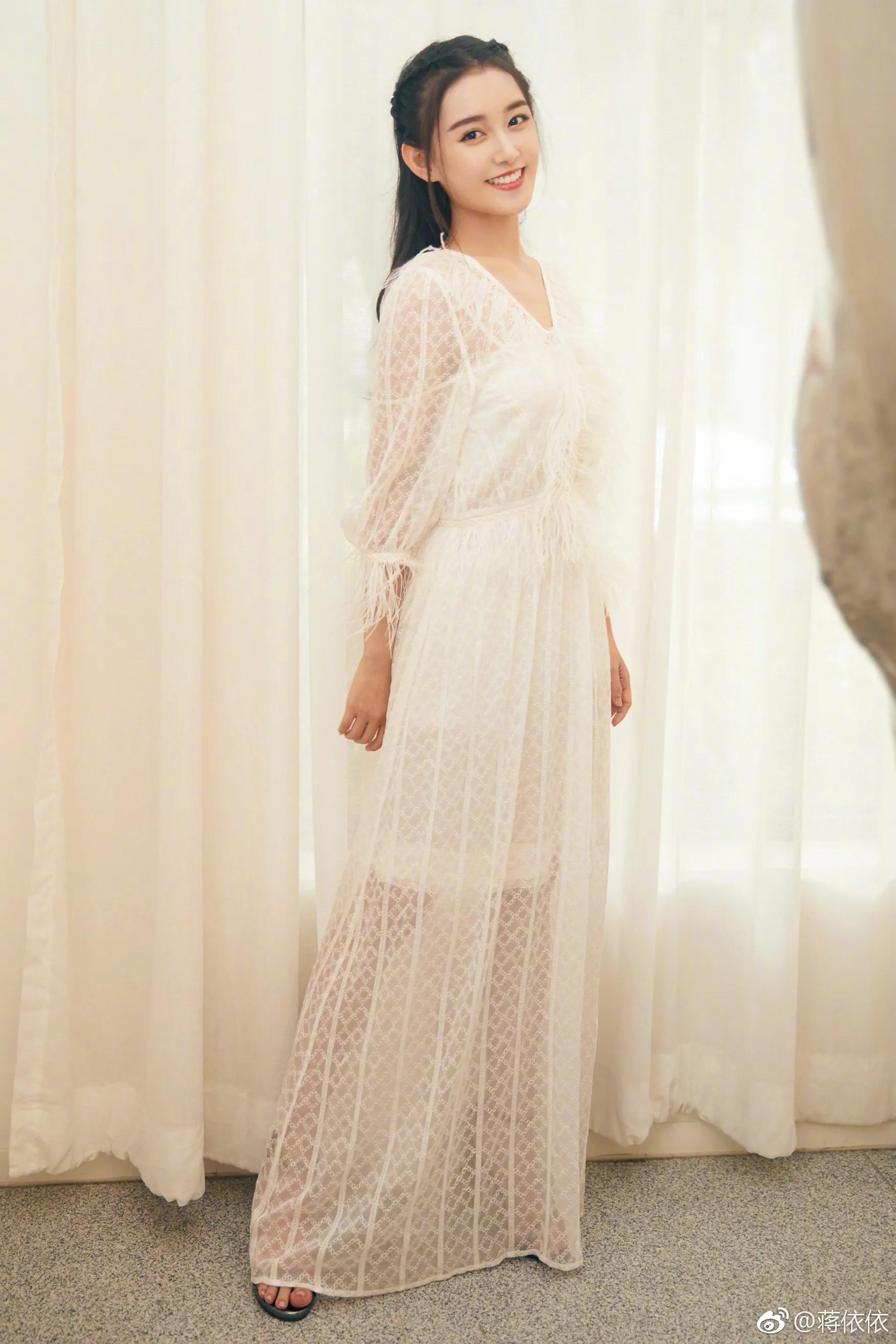 蒋依依美图