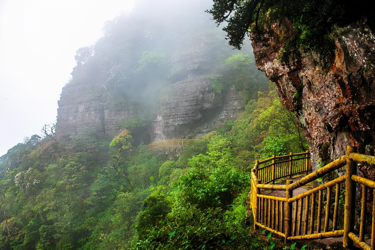 瑶山深处的旖旎风光，在这里看云海翻涌，不容错过的圣堂胜景
