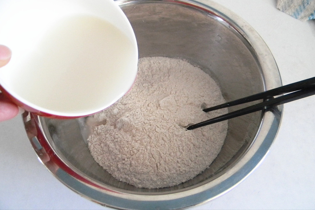 怎样做馒头发面（牢记3诀窍馒头暄软不塌陷）