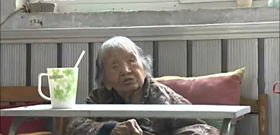 养老院发出惨叫声，记者暗中调查发现背后原因