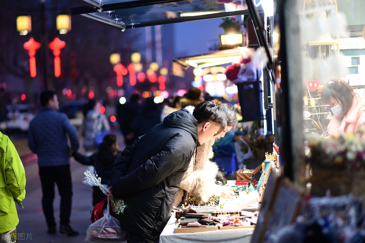 白天不懂夜的黑，不来不知夜市美，这里的深夜，人们都在努力生活