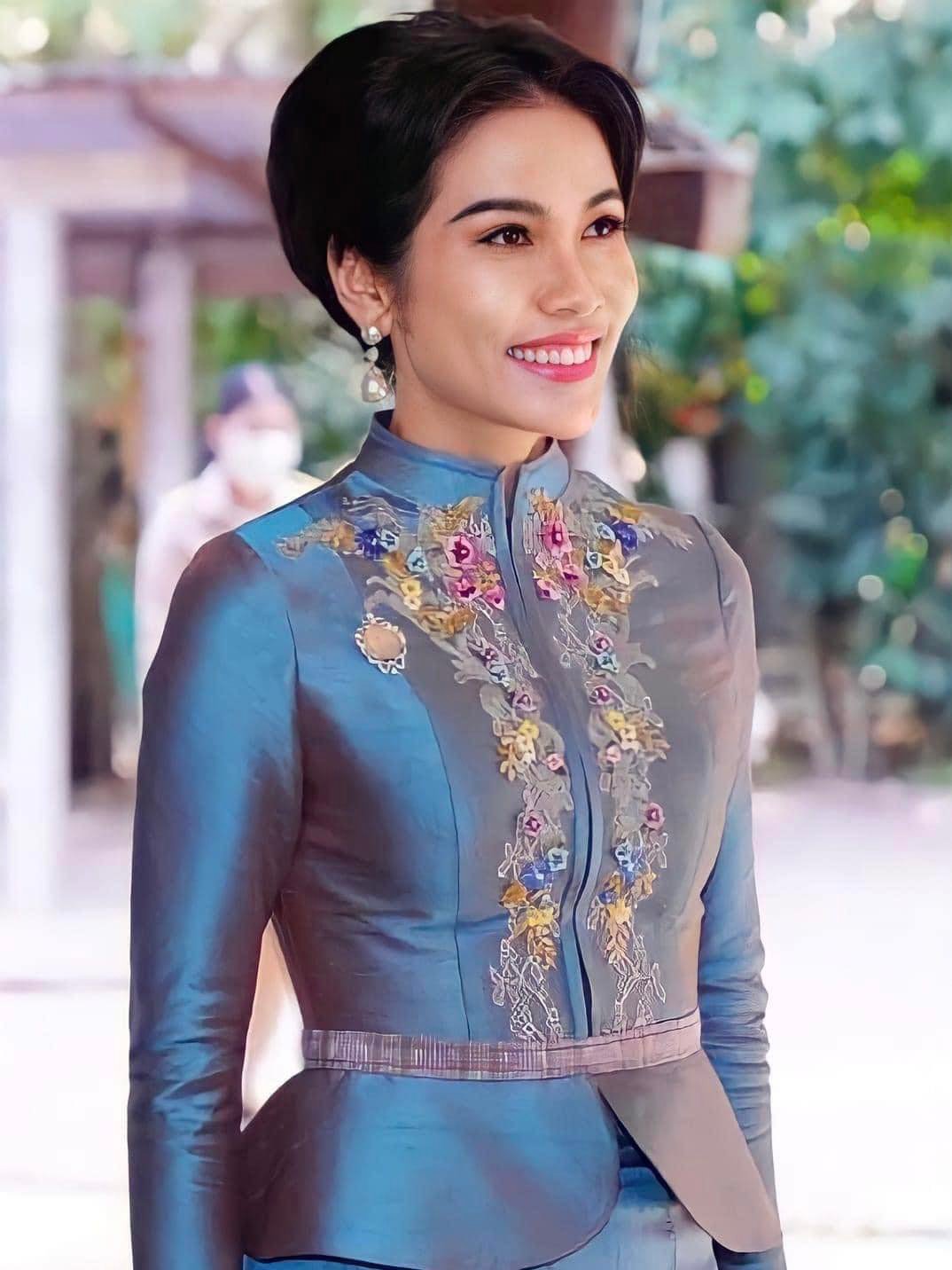 诗妮娜贵妃38岁生日却无人问津?曾和泰王穿情侣装庆生,如今失宠