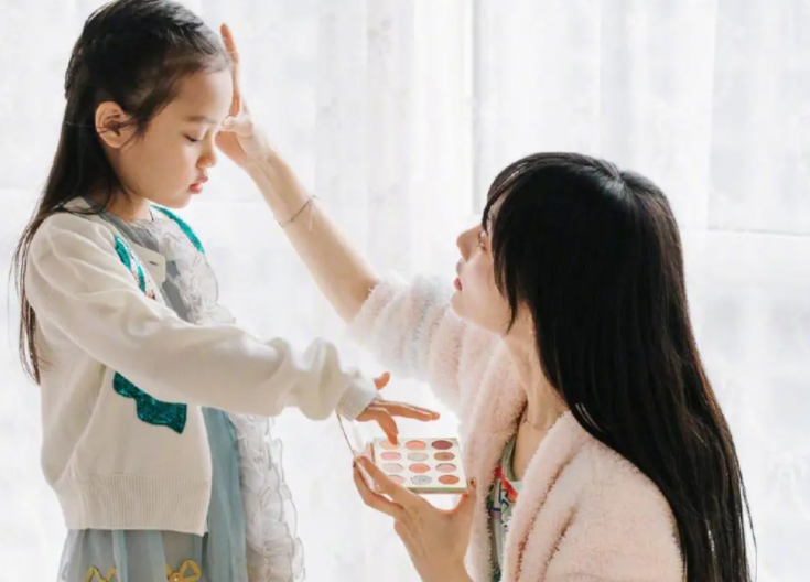 吴倩情人节离婚，为了婚姻事业停摆，单亲带娃就会“BE”吗？