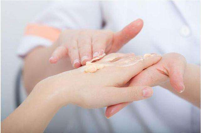 女人到了50岁，显不显老，就看这4个方面！差距一下子就拉开了