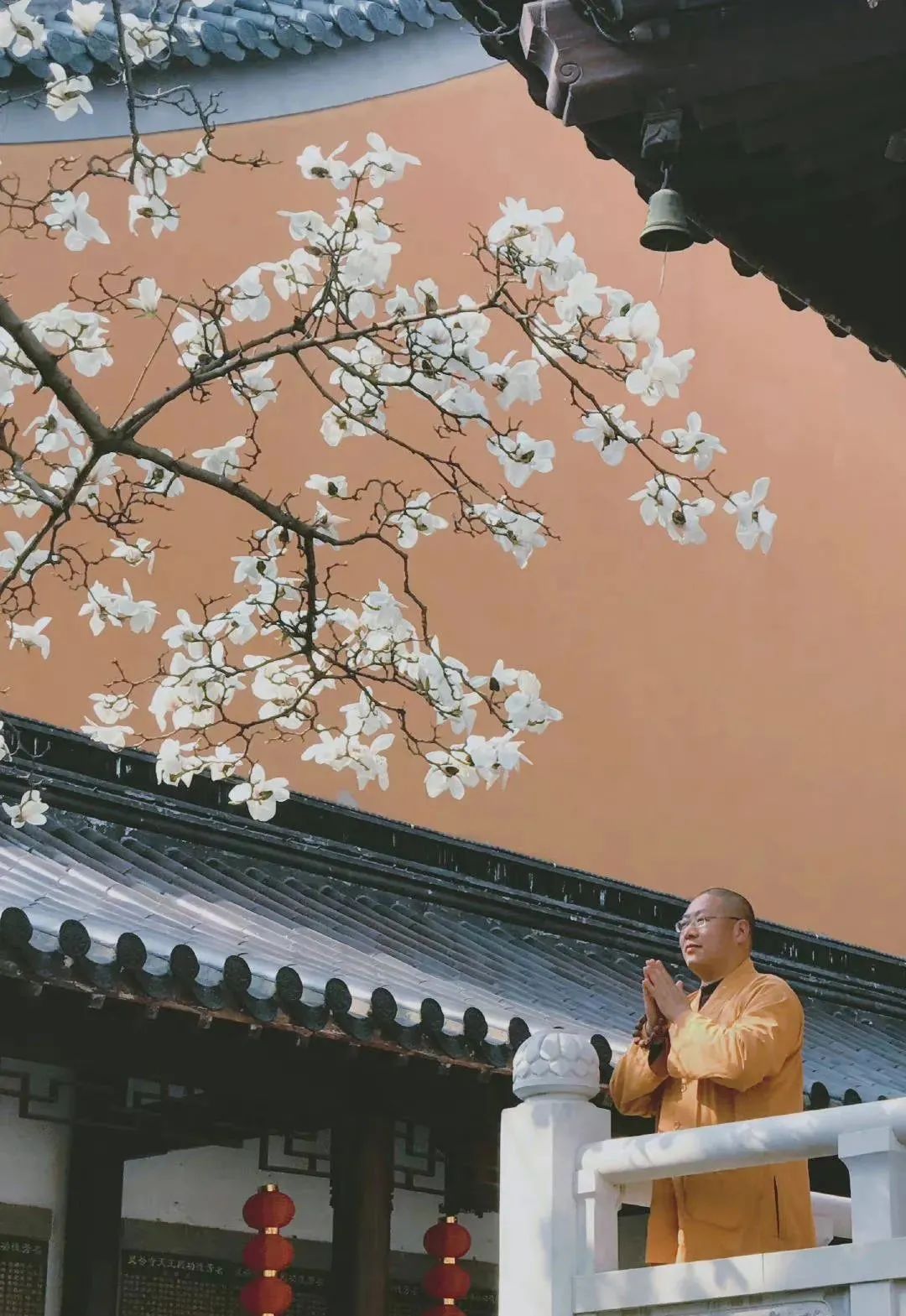 帅气和尚一夜之间火上热搜,网红连出家人都不放过?