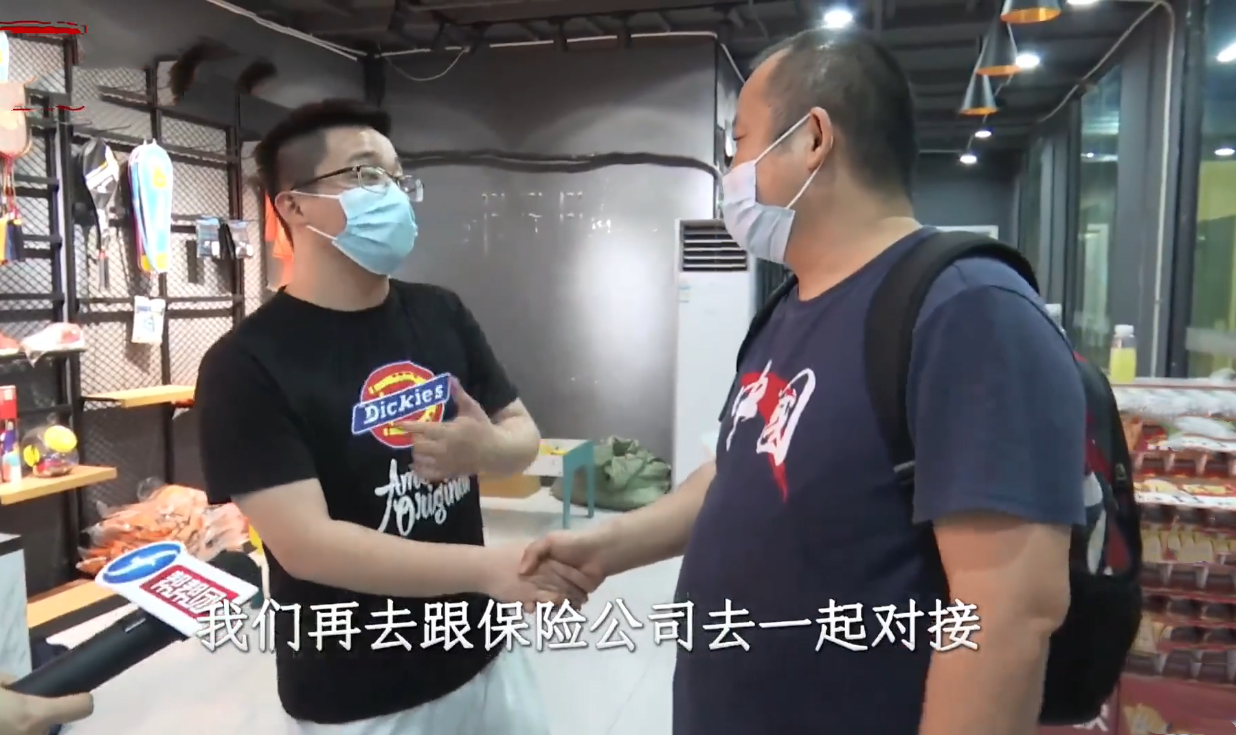 福建：孩子练篮球时摔伤，家长让赔5万医药费，球场：等保险报销