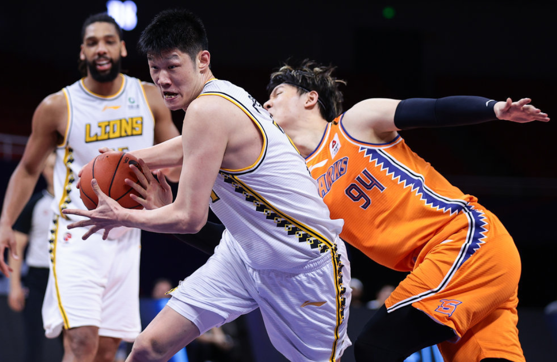 广厦男篮最新消息(大比分2-0!广厦男篮再胜上海,孙铭徽24 9,王哲林22 