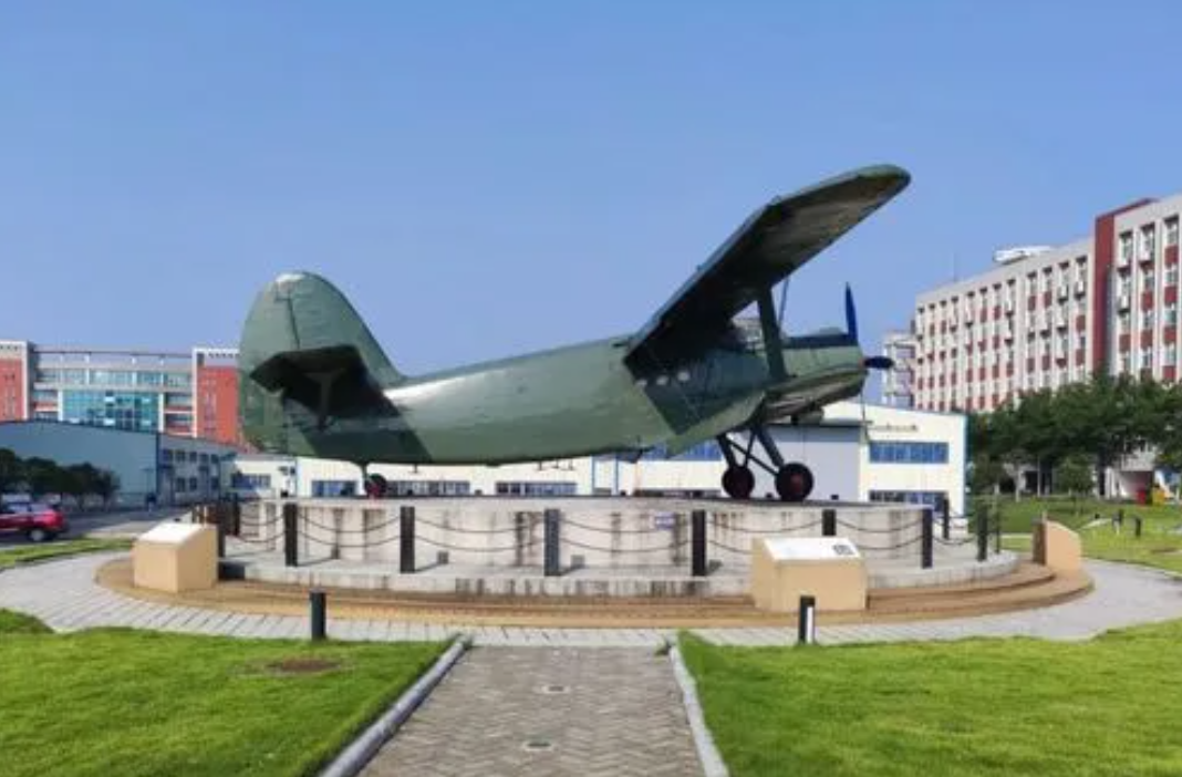 高考录取分数低，背景厉害就业很稳，五所低调院校