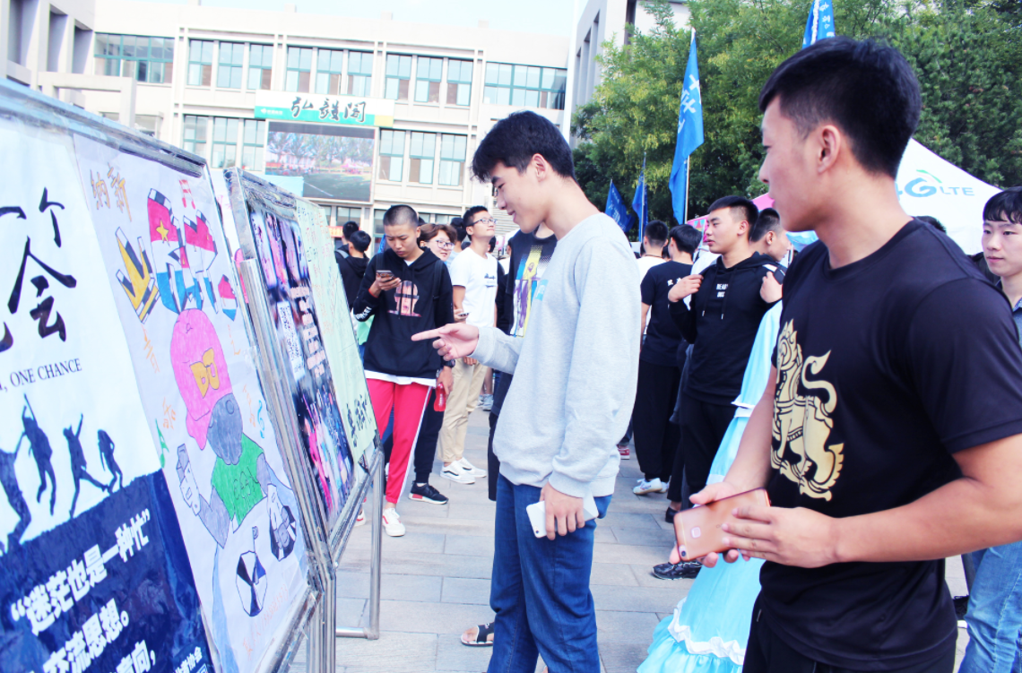 大学寝室“鬼屋”第一视角，“阴间宿舍”成焦点，学生直呼不敢住