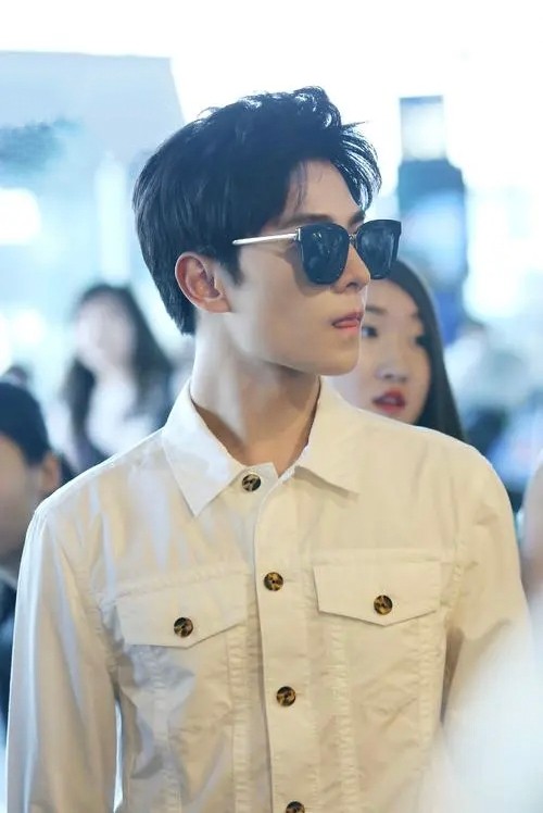 穿“白衬衫”的10位男星，个个“白衣胜雪”，气质干净