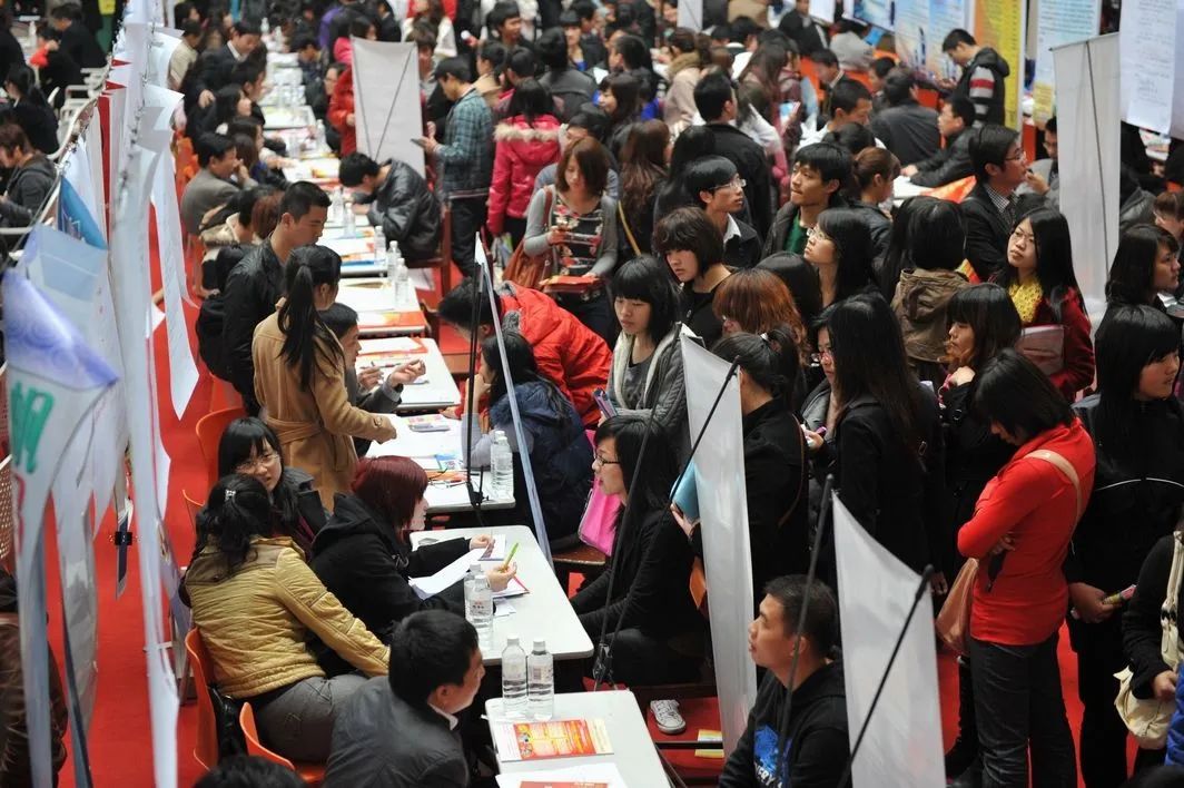 特评丨破解高校毕业生“就业难”，需政策与市场双向发力