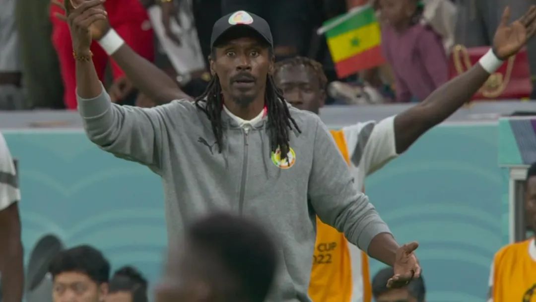 为什么足球比赛不许戴首饰（世界杯也有错判和漏判）