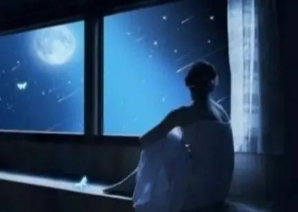 夜深了，你睡了吗，我在想你；爱上你才知道，什么叫想念