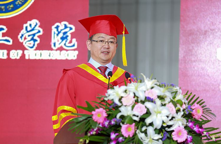 辽宁院校校长“最短”开学致辞，短短四句话，却让学生红了眼眶