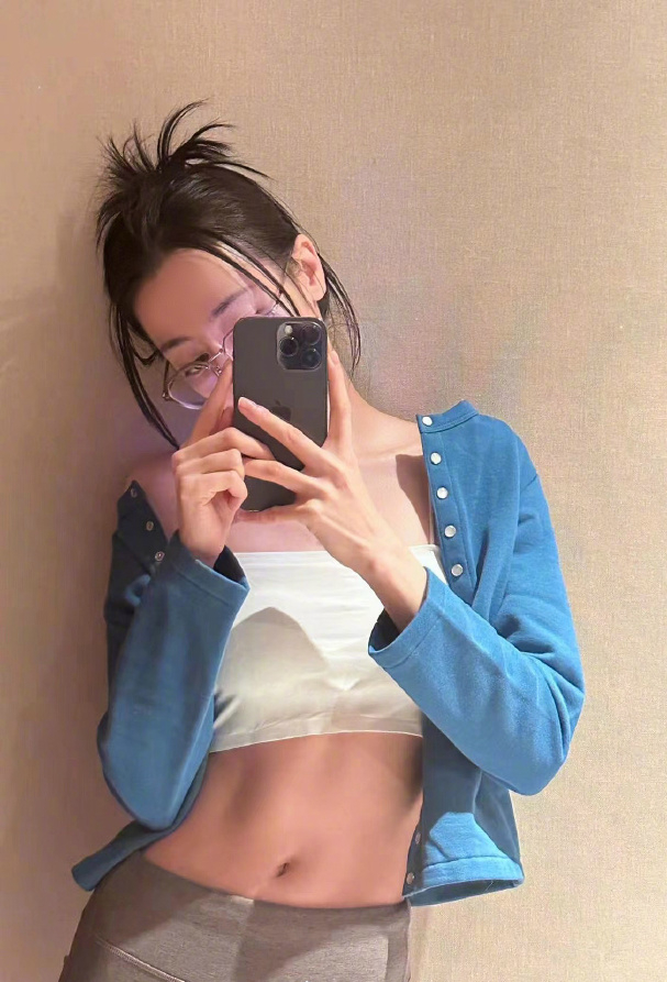 救命!张子枫都"瘦"脱相了,她到底经历了什么?