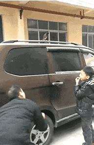 还好外国人不懂中文，看到他们身上的纹身，实在是太尴尬了！哈哈