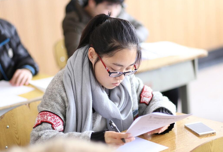 辽宁院校校长“最短”开学致辞，短短四句话，却让学生红了眼眶