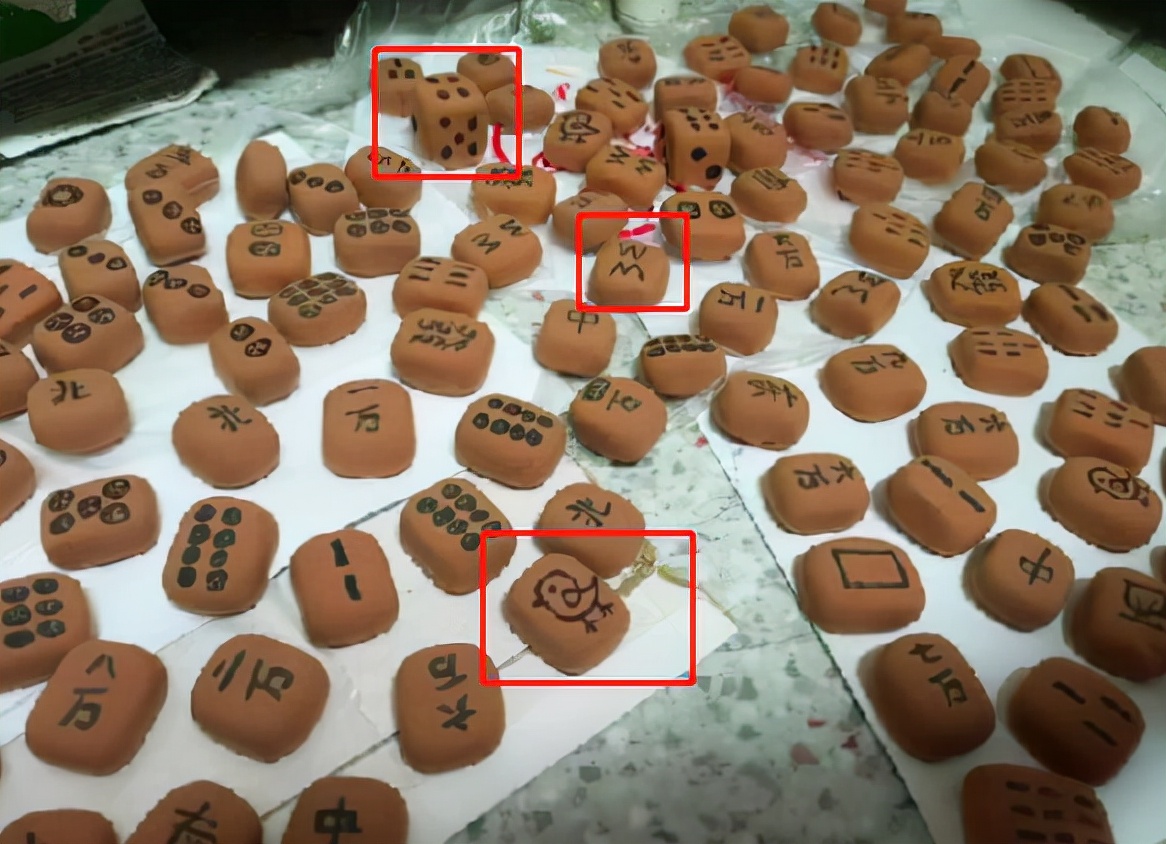 西安高校封校后，女大学生突发奇想自制麻将，网友：幺鸡是精髓