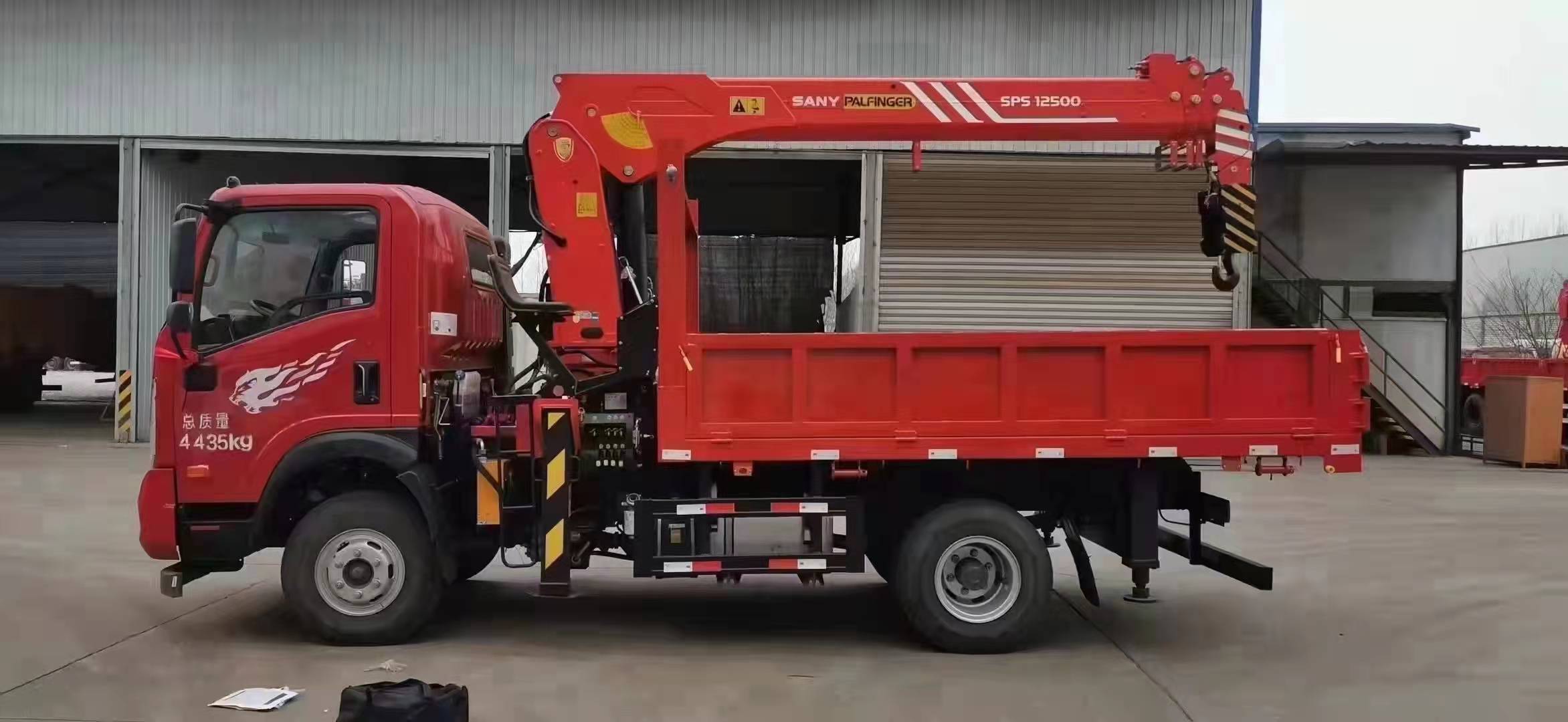 重汽藍牌隨車吊發車亳州 三方位操作