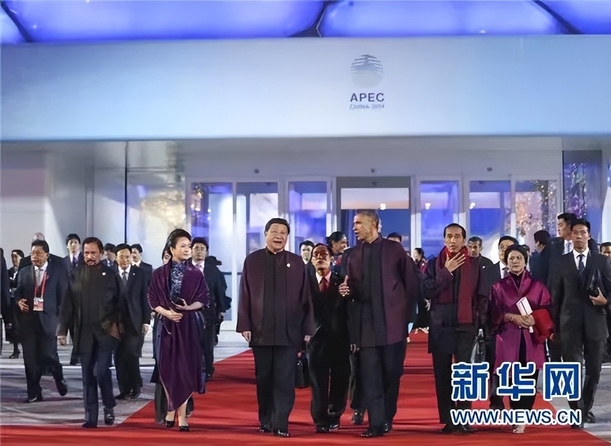 仙气十足！这些学位服有点不一样！网友：学位服一定得是西式的？如果来点中国风呢