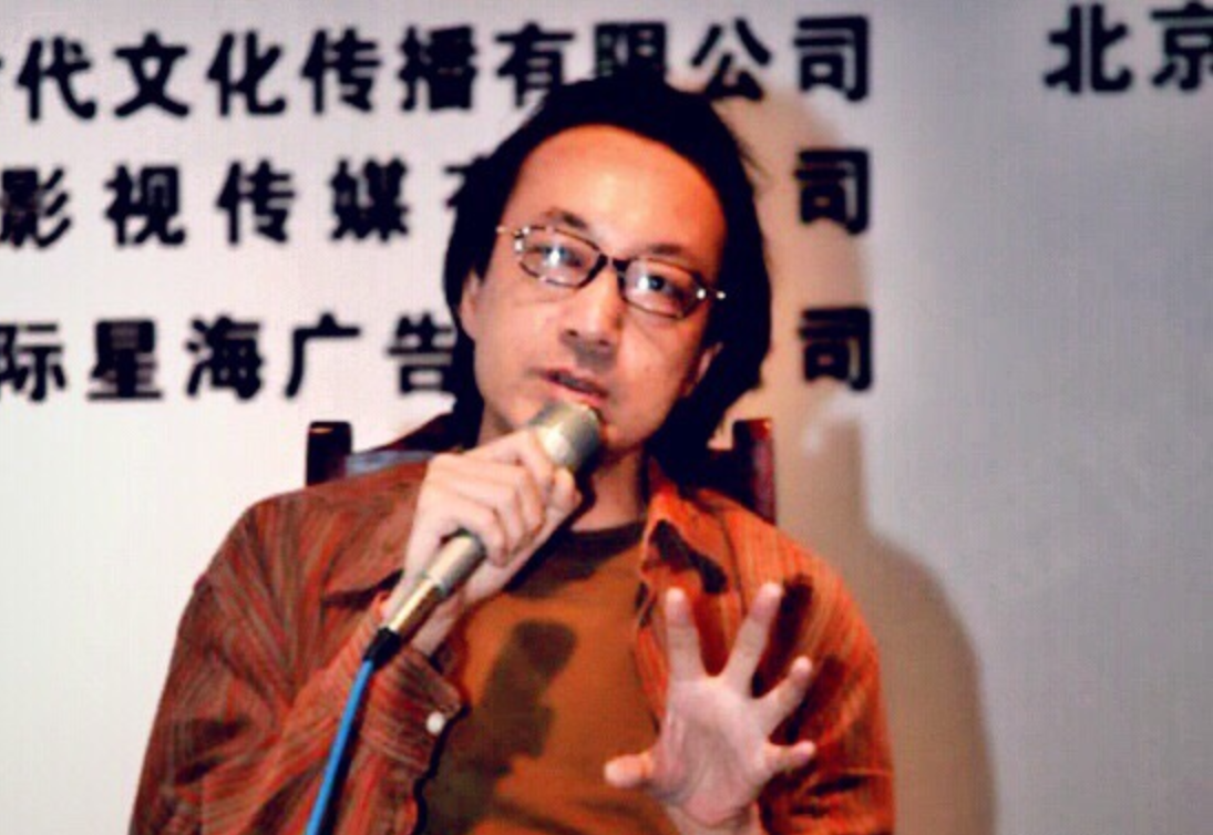 知名演员李佳璇：导演丈夫去世8年，与狗为伴，她的痴情让人泪目