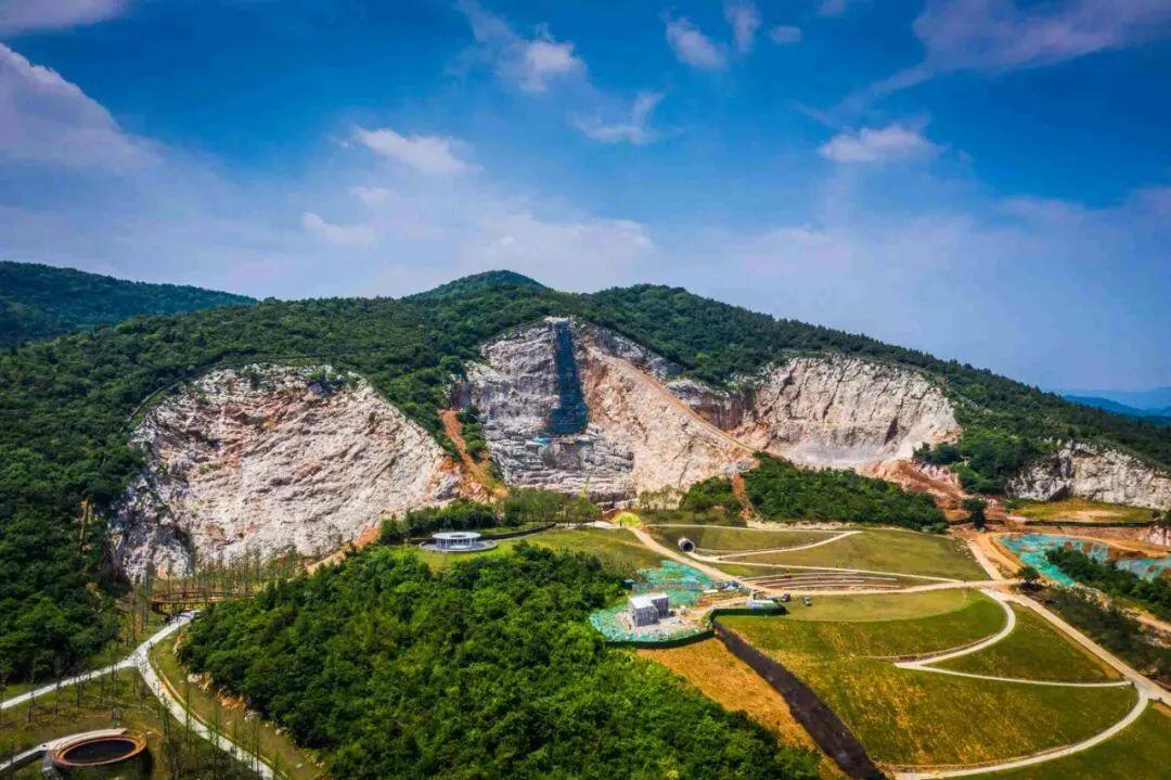 神操作！废弃砖窑变身网红书店