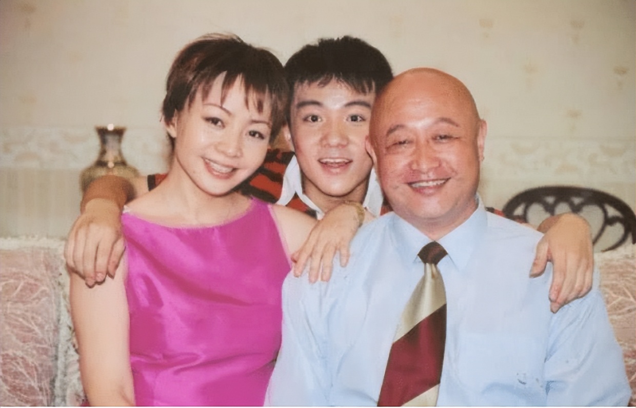 因饰演三毛爆红，14岁秃顶植发挨300多针，童星孟智超怎么消失了