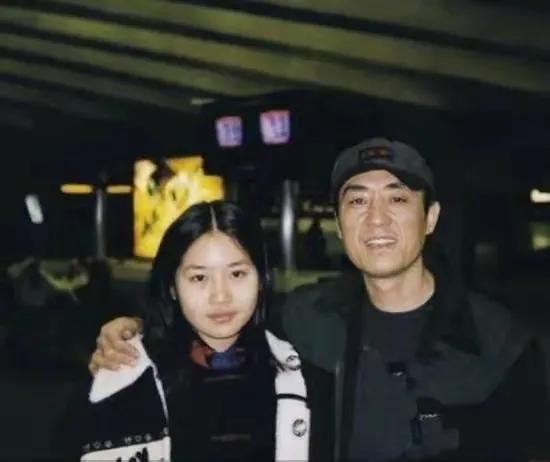 张艺谋长女张末：从巩俐手里抢回父亲，二婚嫁老外，38岁儿女双全