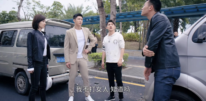 “硬汉小生”黄景瑜：从服务员到一线男星，他只用了两年时间