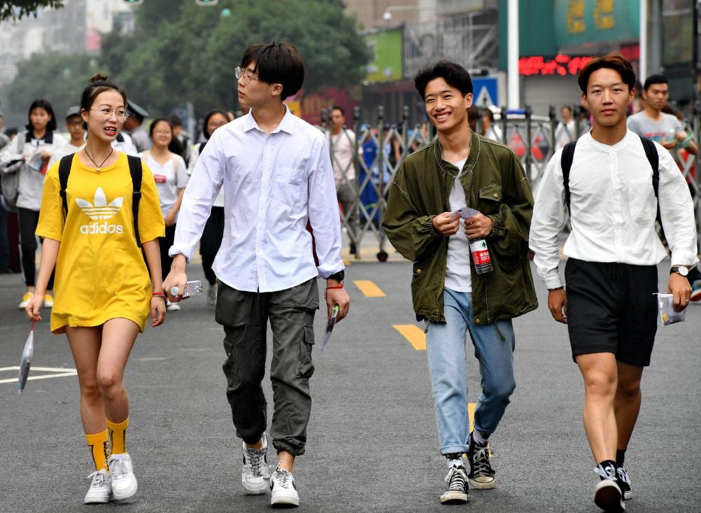 专升本学生，备考清华研究生，深夜学习被室友“怒怼”