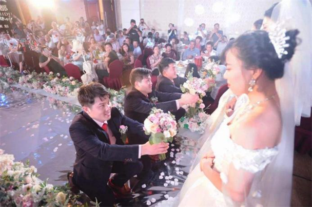 山东三胞胎同时考上同一大学，10年后同日成婚：爷爷盼着抱重孙