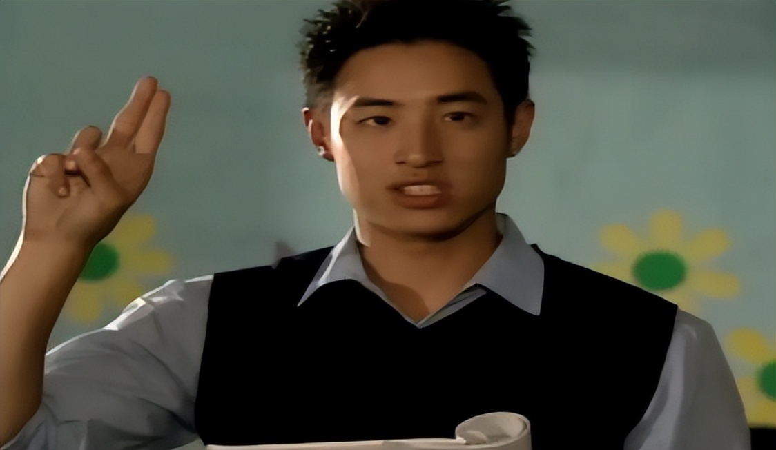 这是潘玮柏首次尝到走红的滋味,后面尽管他和早几年出道的罗志祥在一