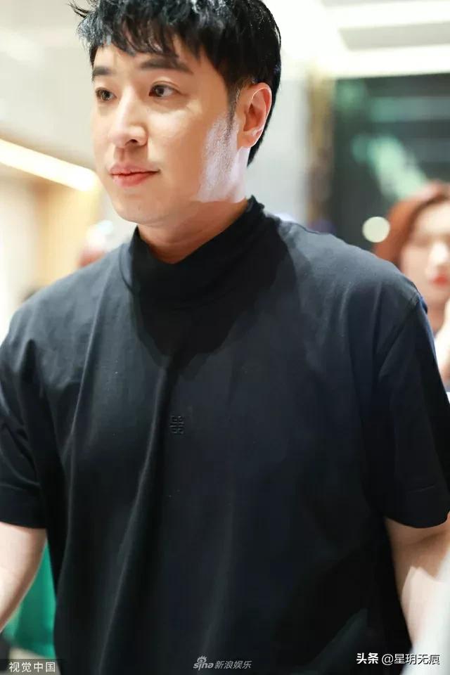 潘玮柏《披荆斩棘》下班路透 身穿黑色T恤状态佳