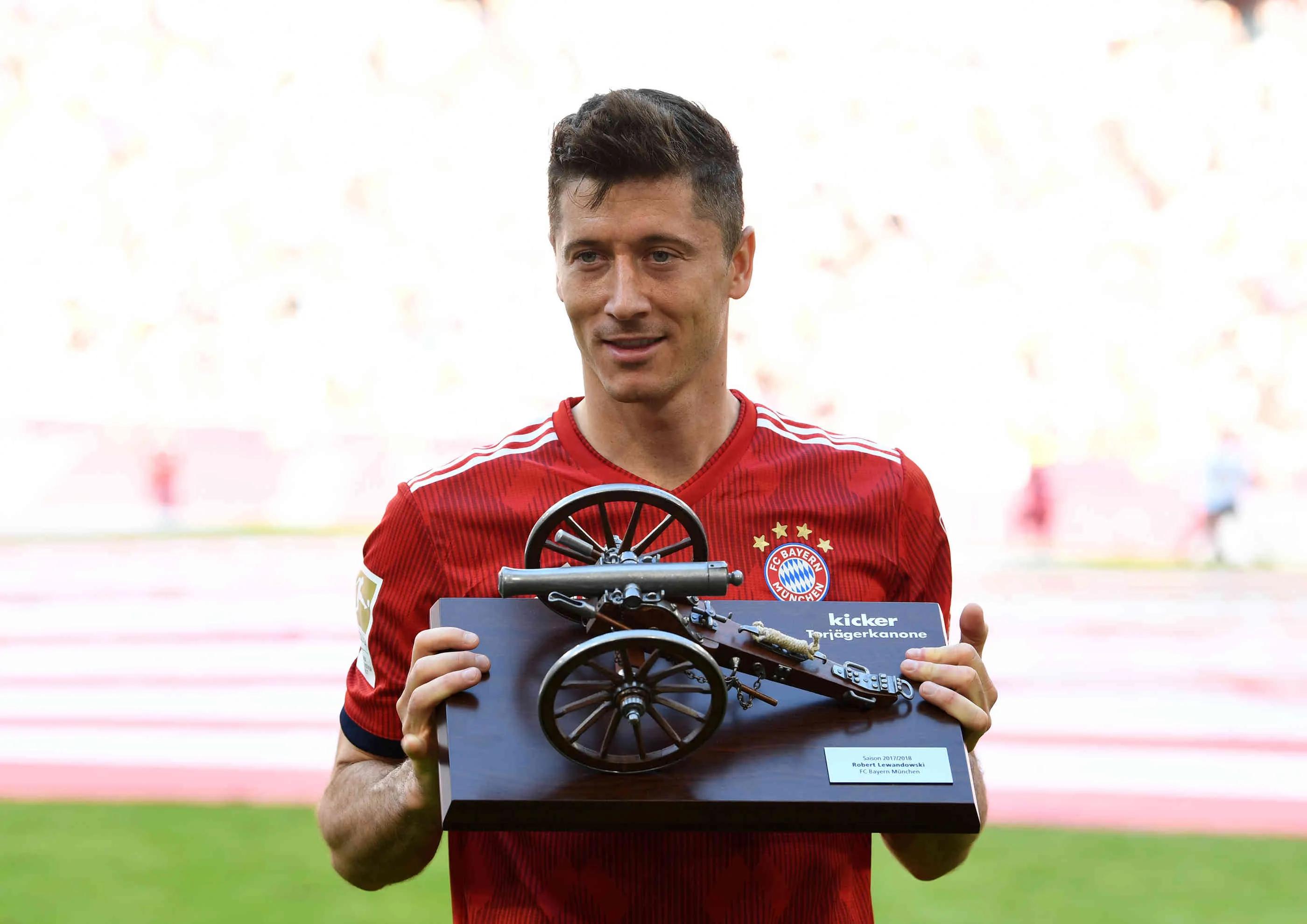 02年德甲最佳射手(「他们是射手王」穆勒莱万两拜仁神锋书写历史 历届