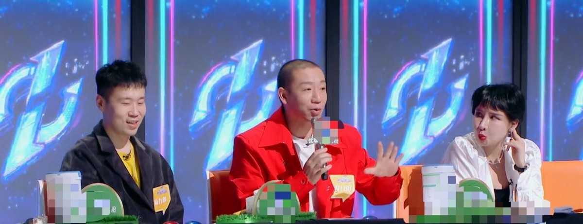 王靖雯，谢谢你让《为歌而赞》封神，也让观众看到了梁龙的高情商