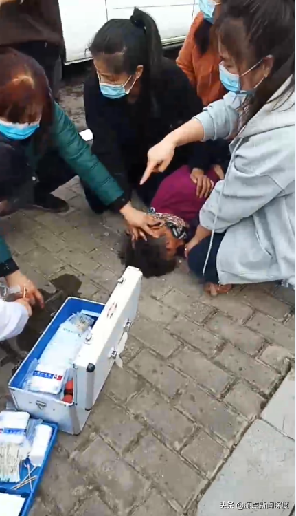 安徽一老宅被指遭强拆，7旬女房主被打断两根肋骨女儿遭扒衣？民警：乡政府拆的，我们管不了，没有殴打行为