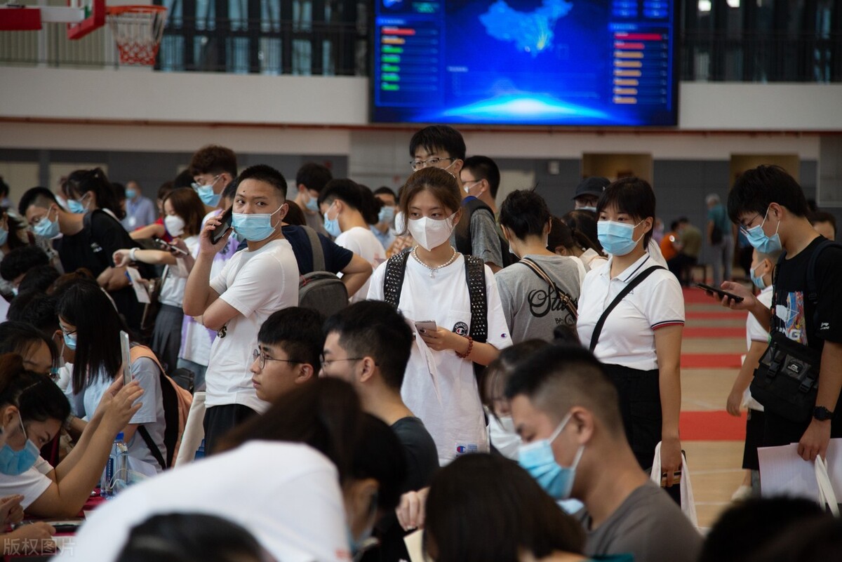 大学生将迎来“超长假期”？个别高校已发通知，学生喜忧参半