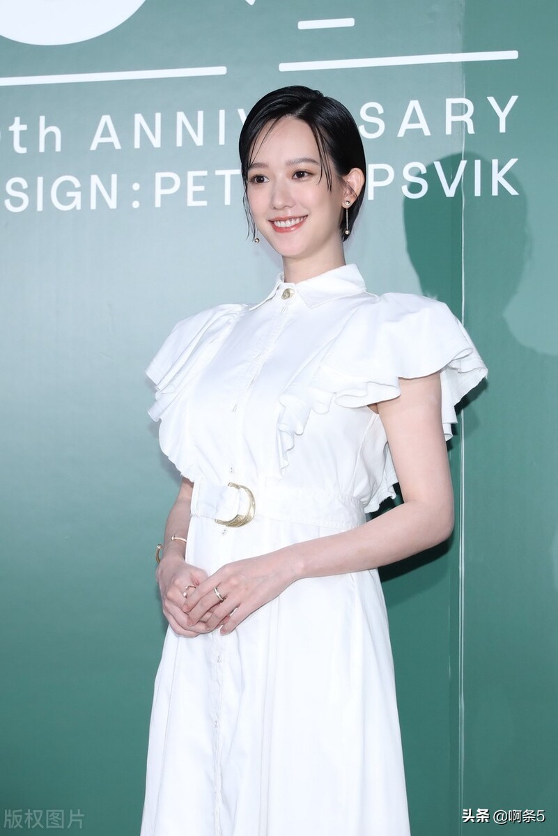 孟耿如挺有气质的