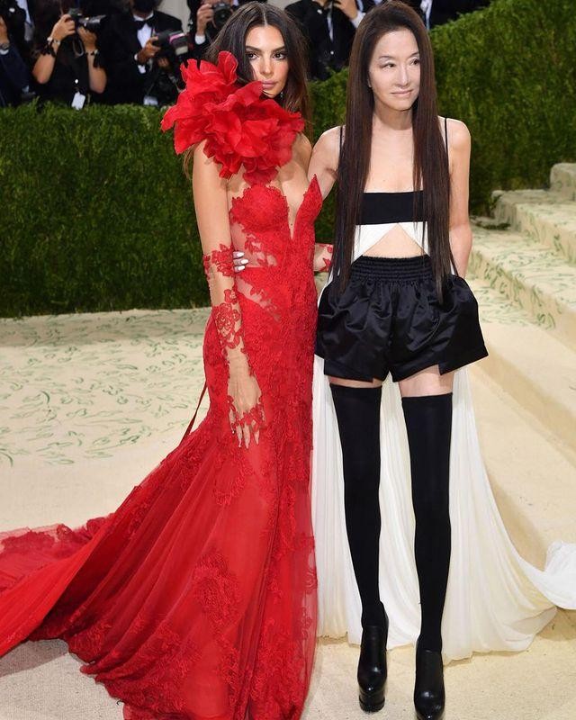 72岁王薇薇依旧女王范：和小36岁花滑王子分手后，财富自由她都有