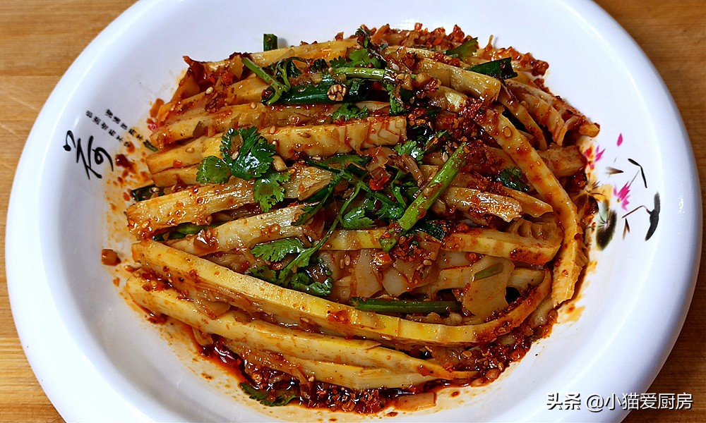 凉拌小竹笋的做法（新鲜竹笋这样凉拌吃鲜嫩脆爽）