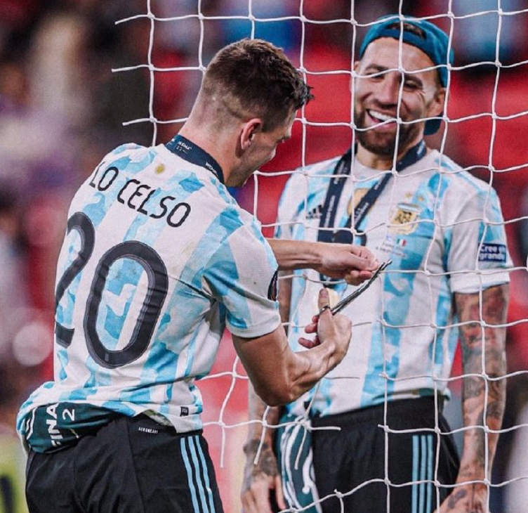 尽一切努力帮助劳塔罗破门（3-0后！阿根廷多人剪球网，34岁巨星2年决赛都进球，梅西做不到）