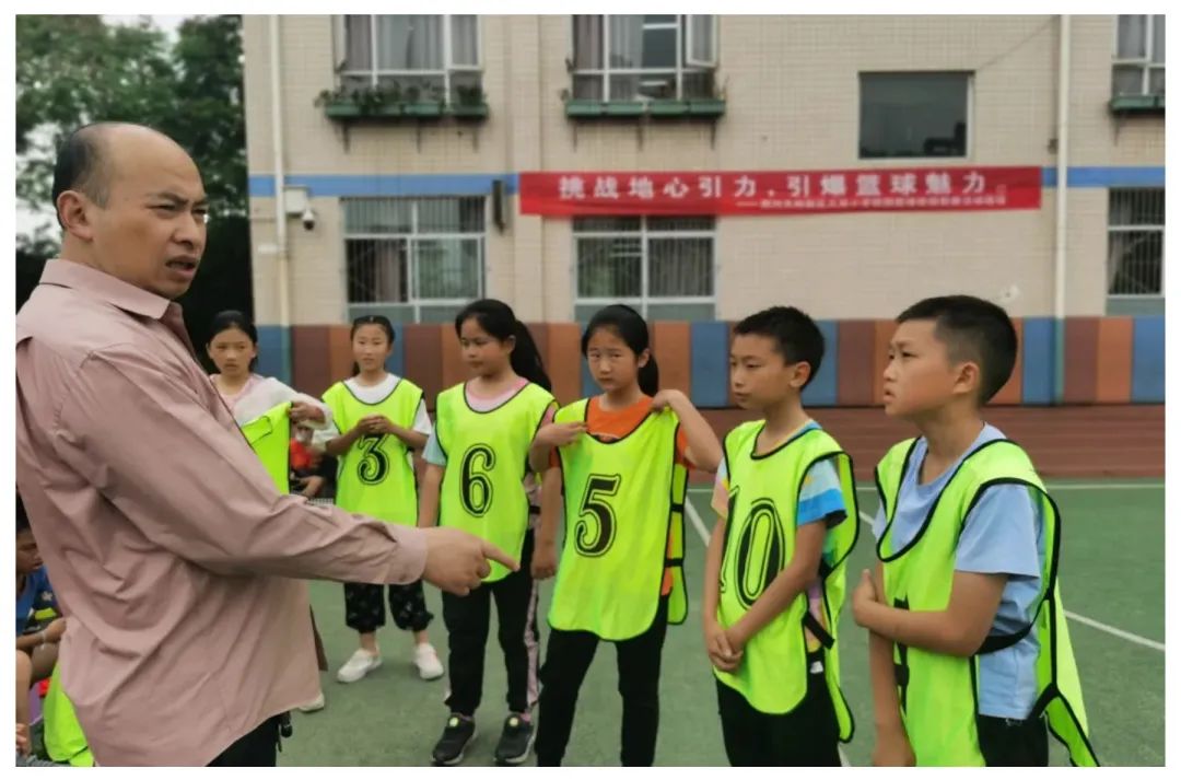 四川天府新区大林小学开展校园篮球班级联赛系列活动