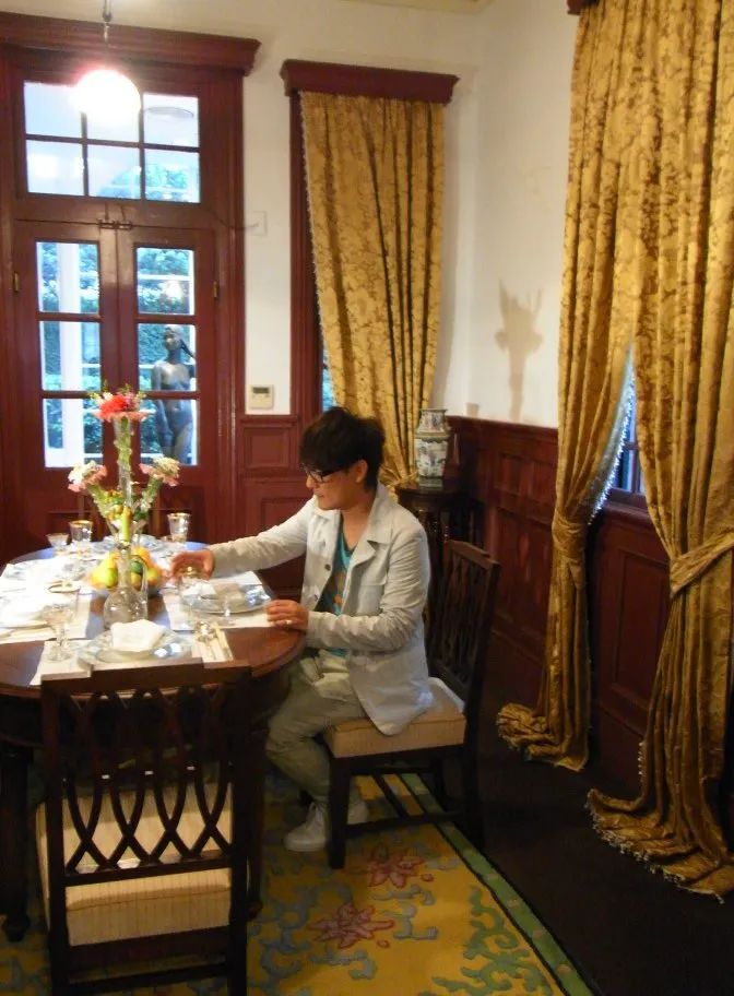 56岁张信哲:出道35年,0绯闻,看了豪宅,知道他低调是"装"的