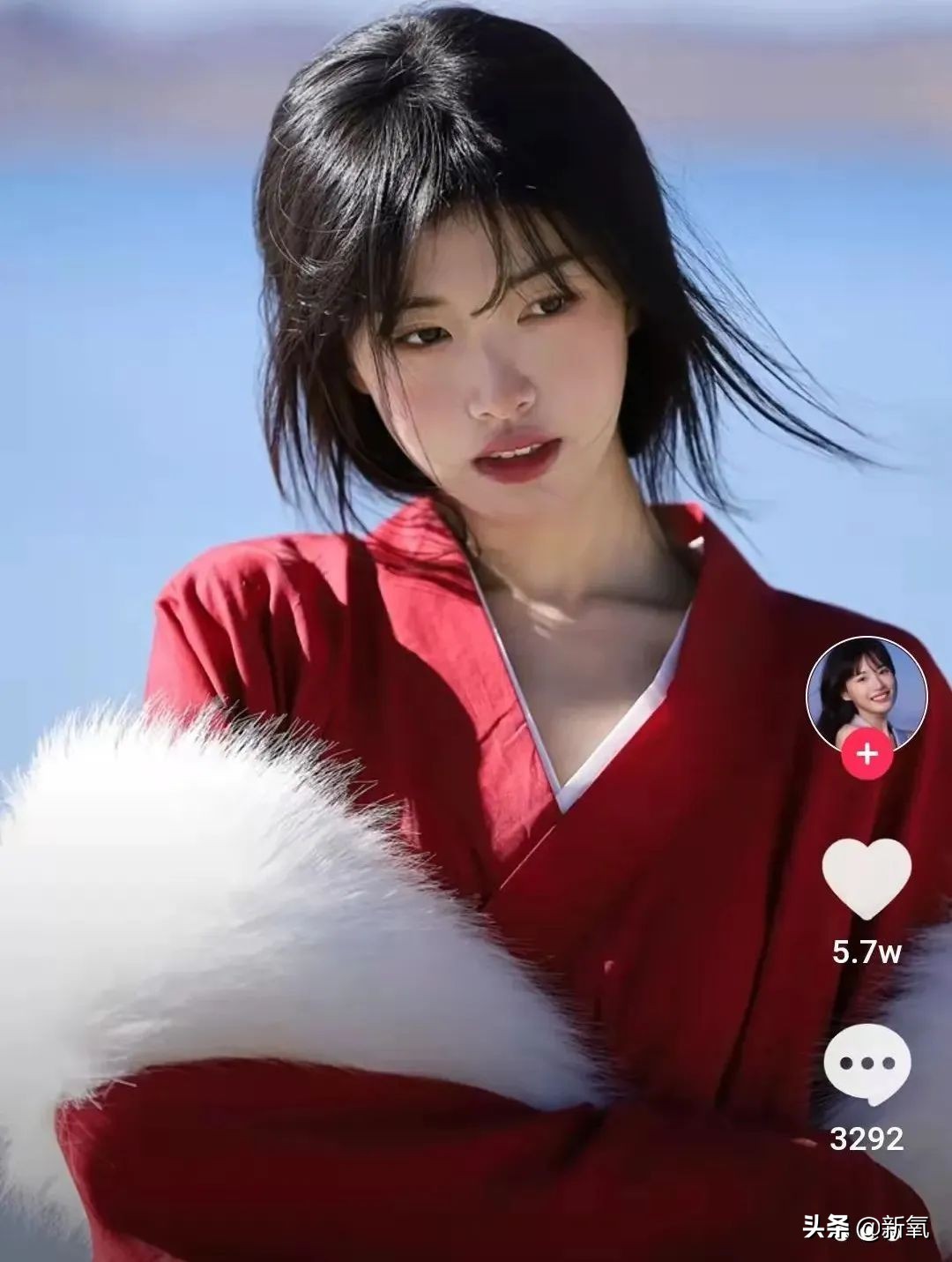 网红圈也出了个淡颜系美女！旧天台随便一拍她就火了？