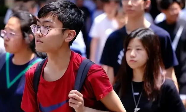 大学生专升本成功，一看专业傻眼了，“电竞学院”是什么鬼