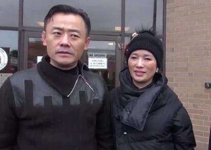 温州富豪胡洁：前夫贪污获刑16年，二婚带娃嫁周立波，送上保时捷